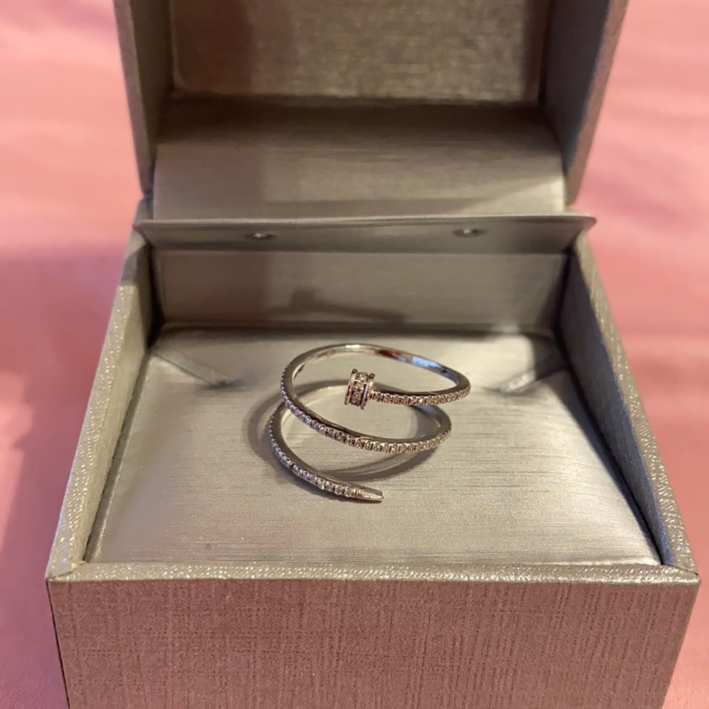 1/6 ct tw Diamond wraparound nail ring